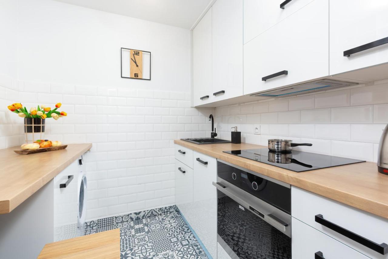 Metro Marymont Apartment By Noclegi Renters Warsaw Exterior photo